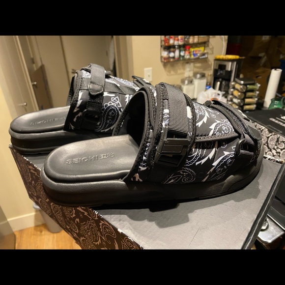 Seichi Slides: Australian Streetwear - Picture 3 of 4